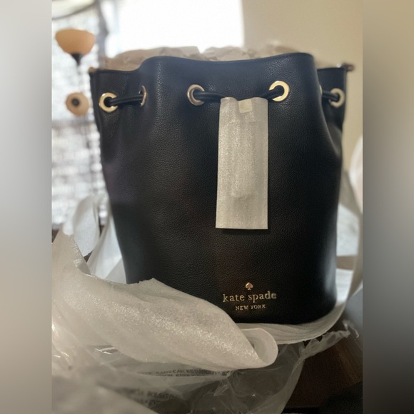 Kate Spade Black Bucket Bag with coin pouch NWT. - Picture 5 of 10